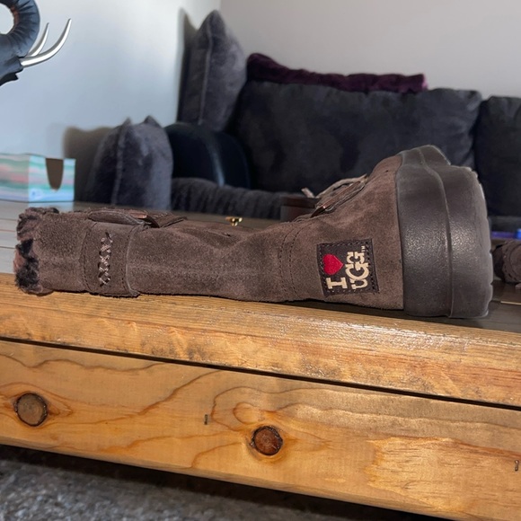 Dark brown UGGs size 7 - Picture 2 of 6